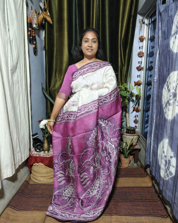 Hand Batik Bishnupuri Silk Saree 06– Alpana (Off-white/Violet)